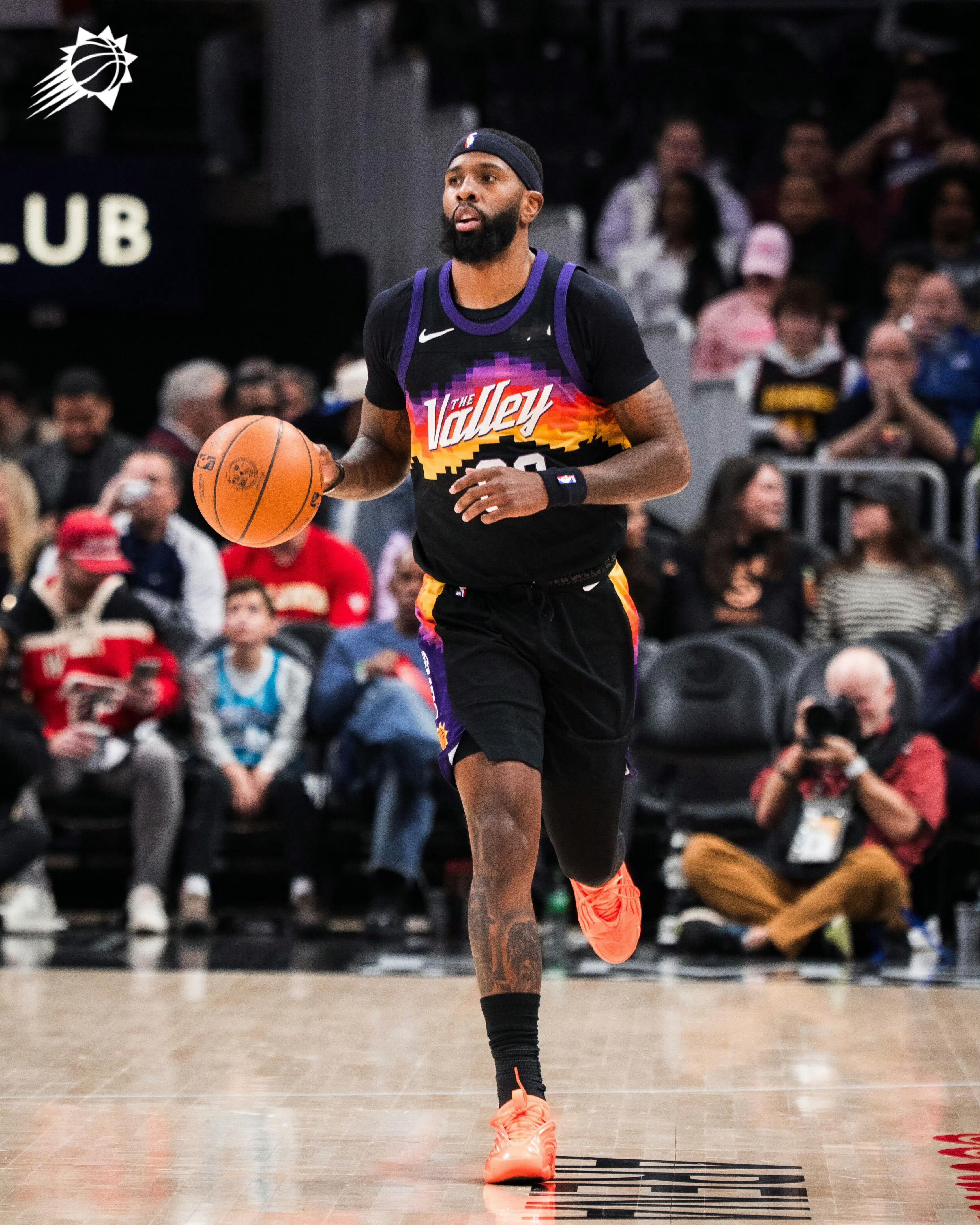 客场惜败，上一次太阳能在亚特兰大赢球还是在14年。12年了，布克在这个场地始终带