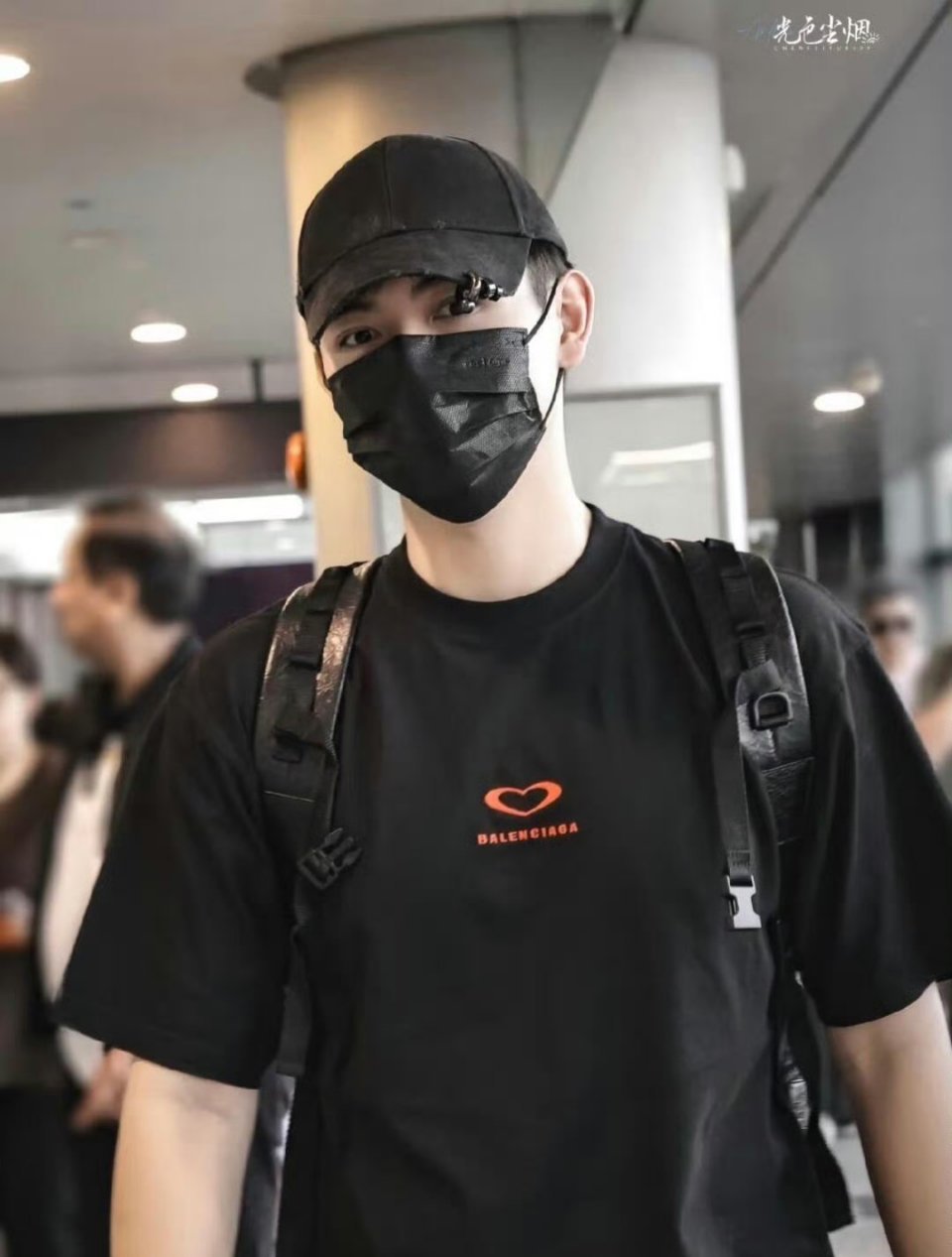 开磕，说衣服是一样的 ​​​