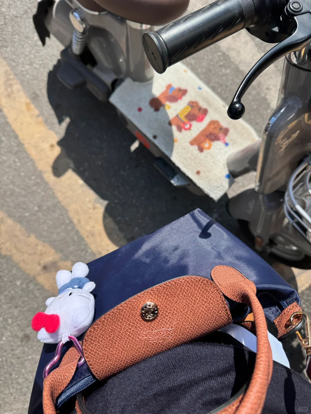 背新包包上班咯👜