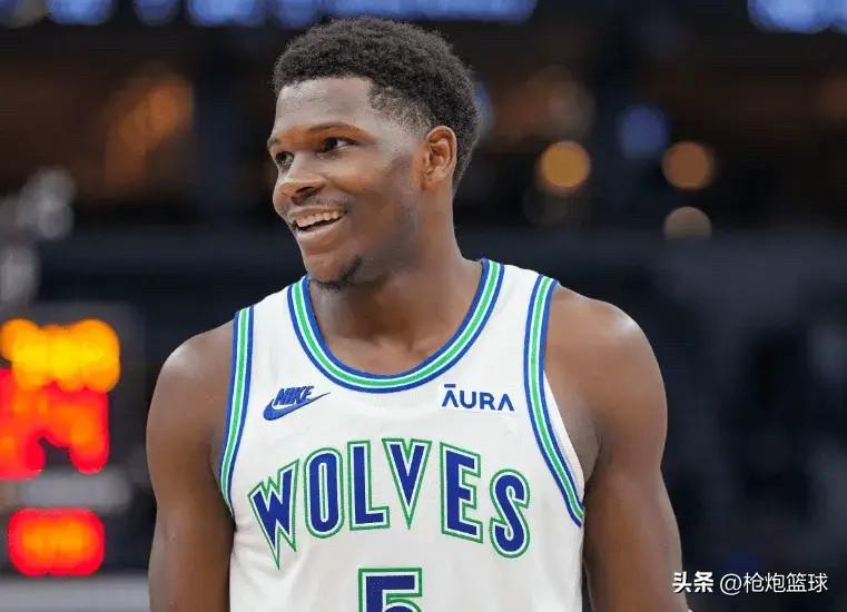 爱德华兹真滑稽啊

森林狼124-94森林狼，赛后爱德华兹接受采访谈到本场为何替