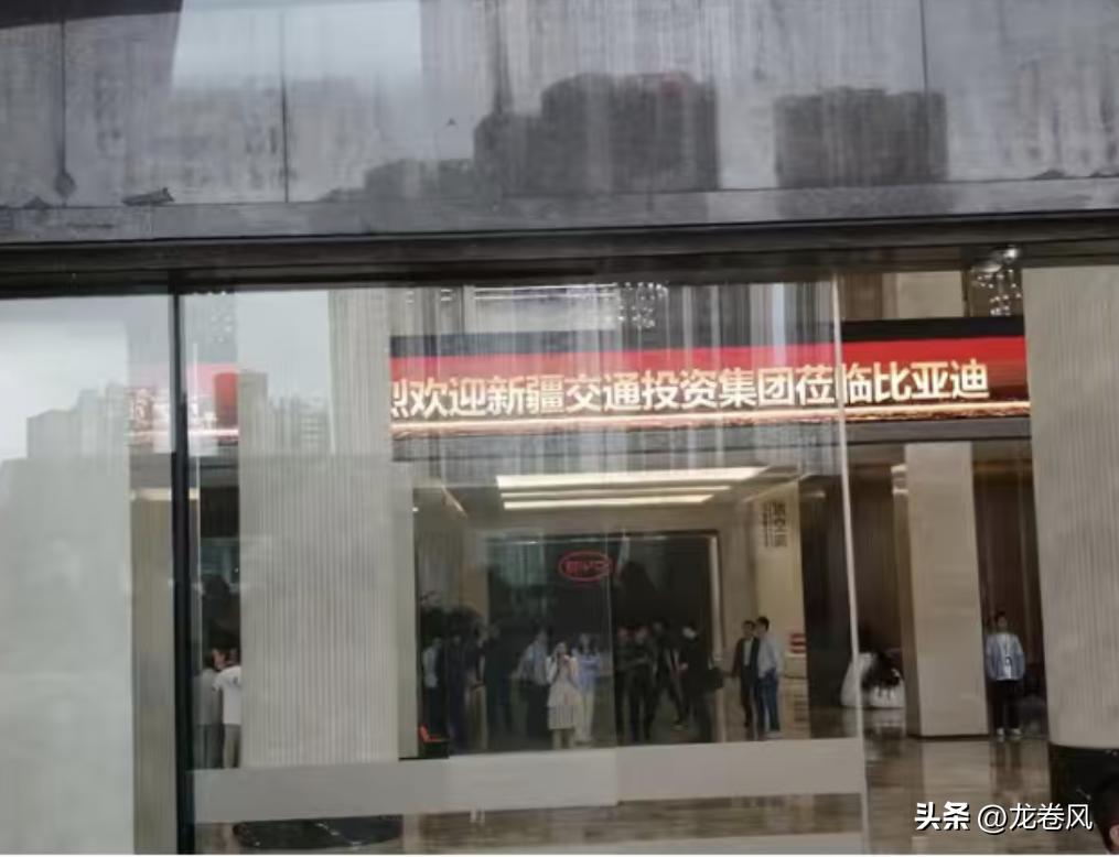 新疆交通集团也去比亚迪谈合作了。
建充电站比亚迪是认真的。
今年是不是该说友商桩