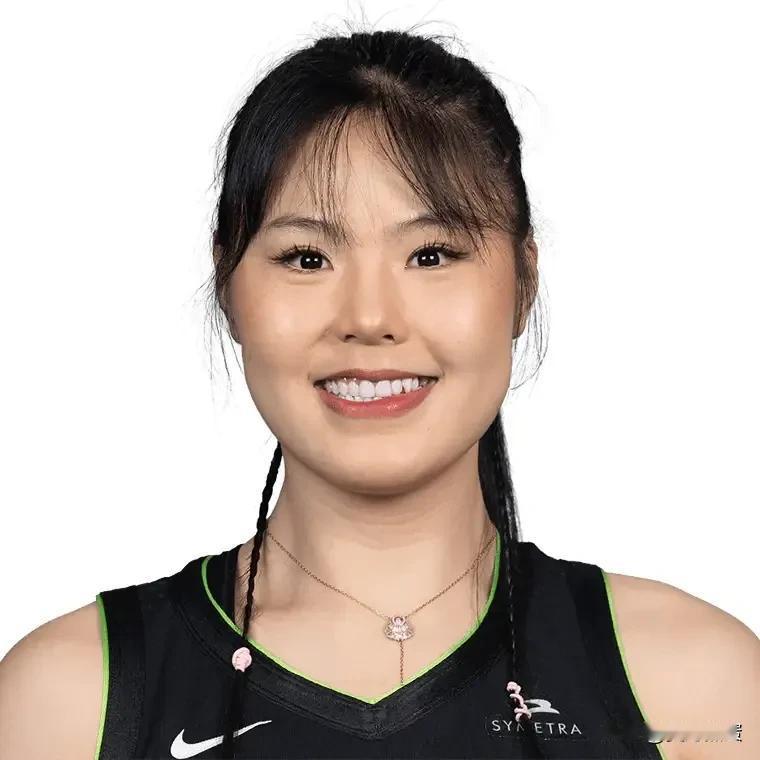 别为李月汝抱不平了，她去任何一支WNBA球队，基本都是第三中锋。

但是第三中锋