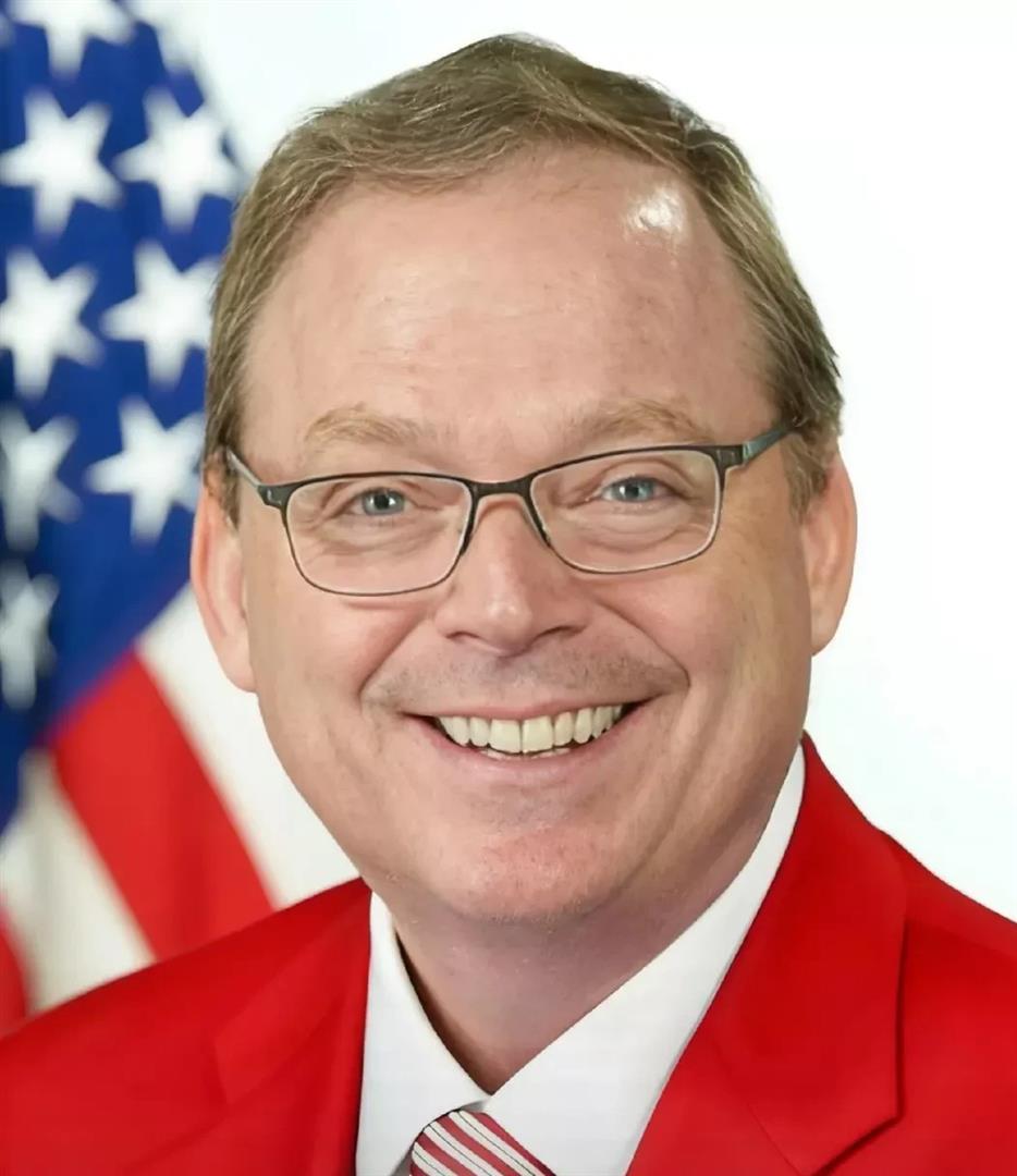 就在刚刚
美国白宫宣布了
2025年11月13日，白宫经济顾问哈塞特公开承认，刚