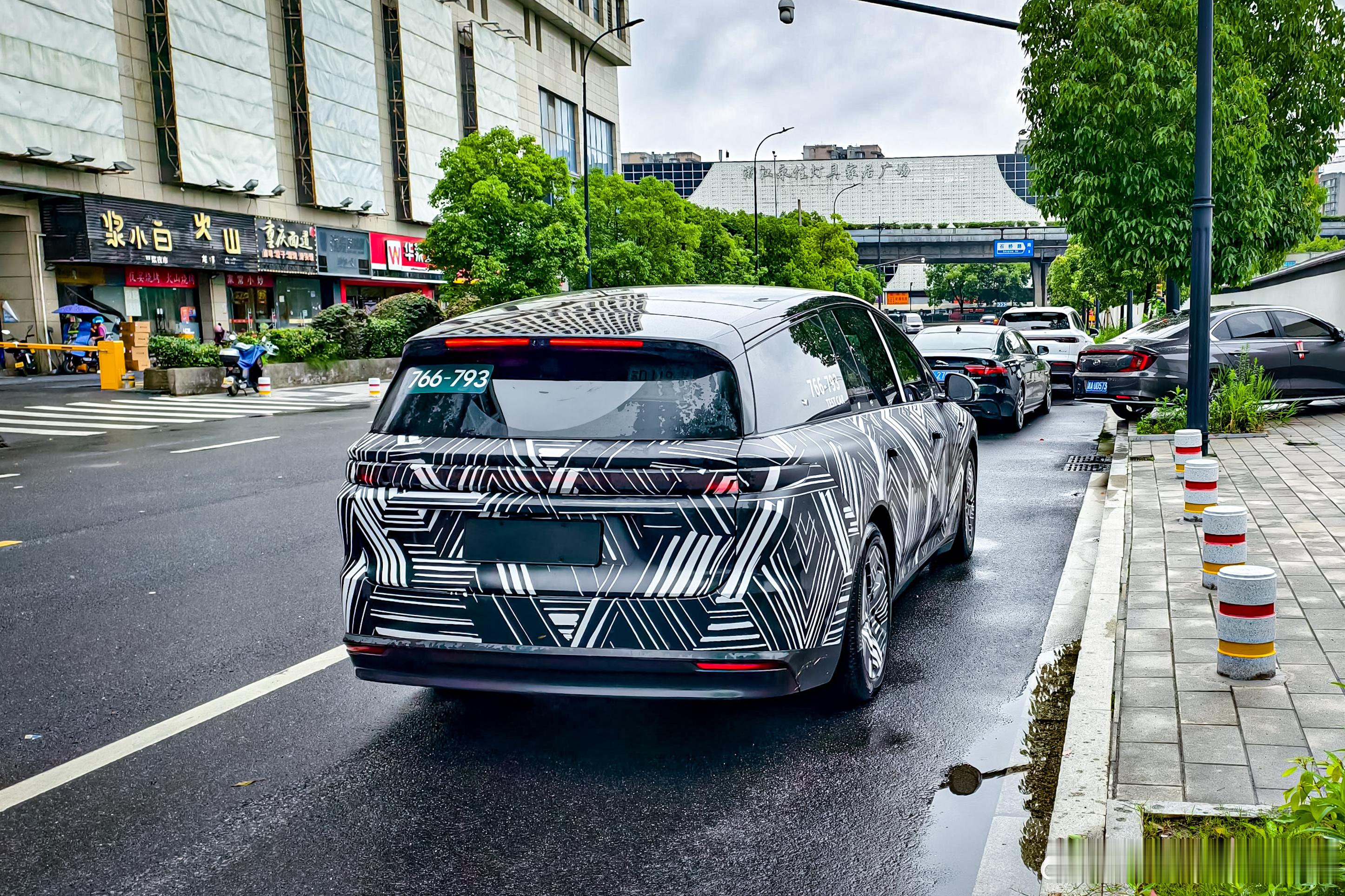 网友偶遇理想 i8 测试车，理想汽车这波是真的沉得住气啊。新能源汽车大v聊车 ​