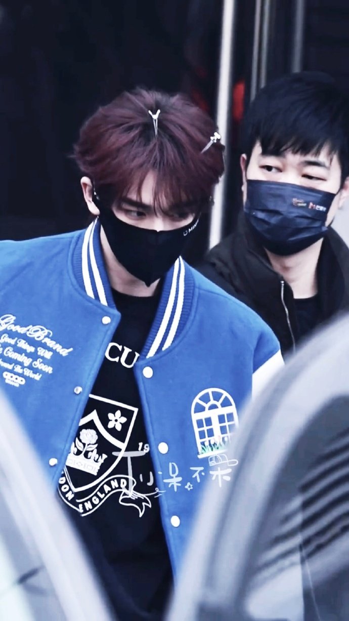 丁程鑫你好星期六棒球服少年丁程鑫，完全清爽男大，最简单的穿搭最亮眼的存在，怎么能