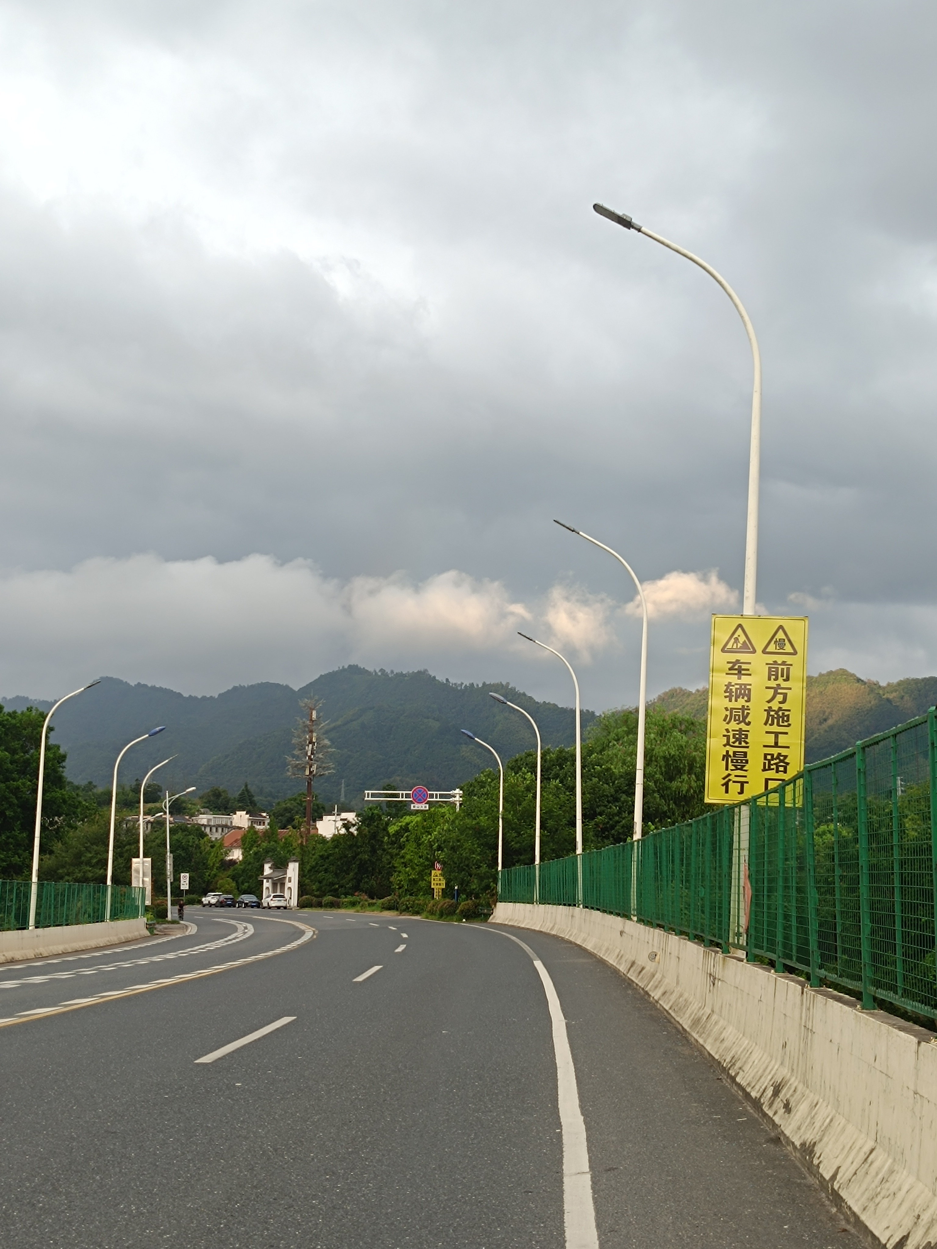一天都没雨我一出门骑行就下雨，而且是东边日出西边雨，针对我！探到新路我下次骑到宁