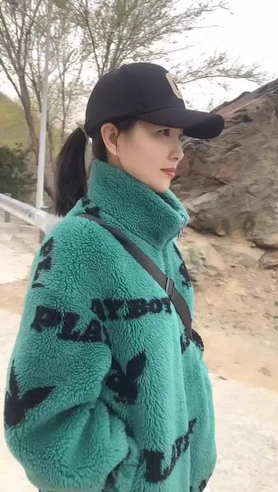 我给三年没有联系的爸爸打电话，电话接通后，那边问哪位？我有点哽咽的说:爸，是我，