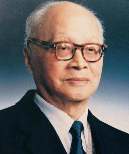 1960年，苏联违约，召回了在华科学家。临走时，一苏联专家悄悄告诫核研所：“你们