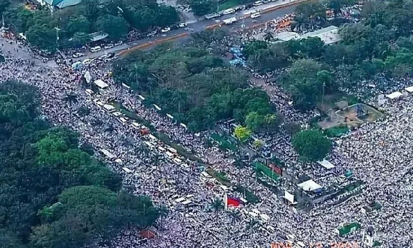 马尼拉街头突然涌出上万人！菲律宾政坛这回真摊上大事了

你敢信？6月30日，菲律
