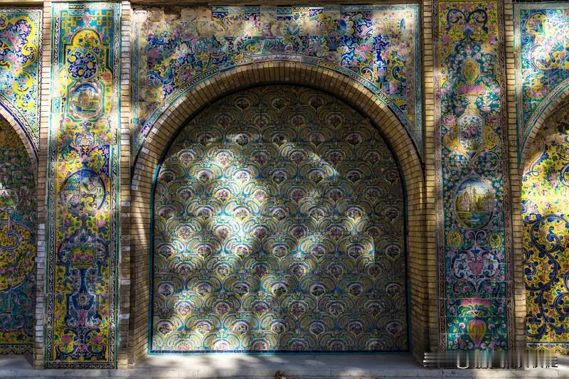 美国针对伊朗施展的声东击西战术，其本质是极限施压。表面上，美国营造出军事高压态势