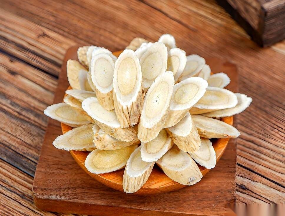 我跟你讲，很多时候感觉身体被掏空，不是你不行了。
是你身体这台发动机，油门踩到底