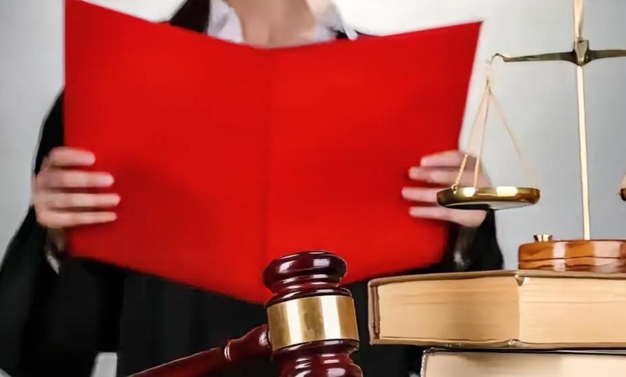 安徽，一男子去按摩，见女技师长得漂亮，穿着暴露，便摸了一下对方胸部！女技师又羞又