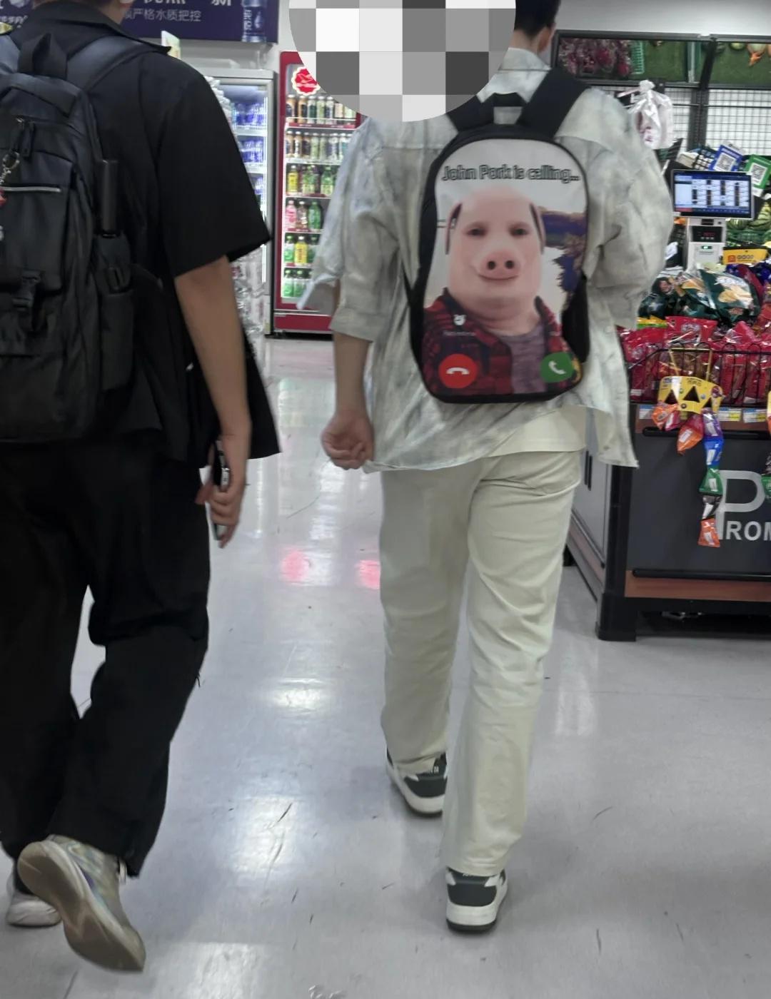 轻松绷住。
有时候真的很无助 谁来管一管 好怪再看一眼 没有一点点防备