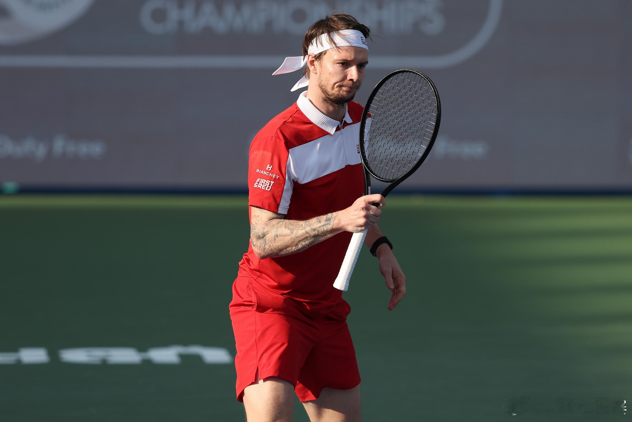 ATP500迪拜网球锦标赛首轮全部结束，周二完整赛果如下👇卡雷诺·布斯塔[Q]