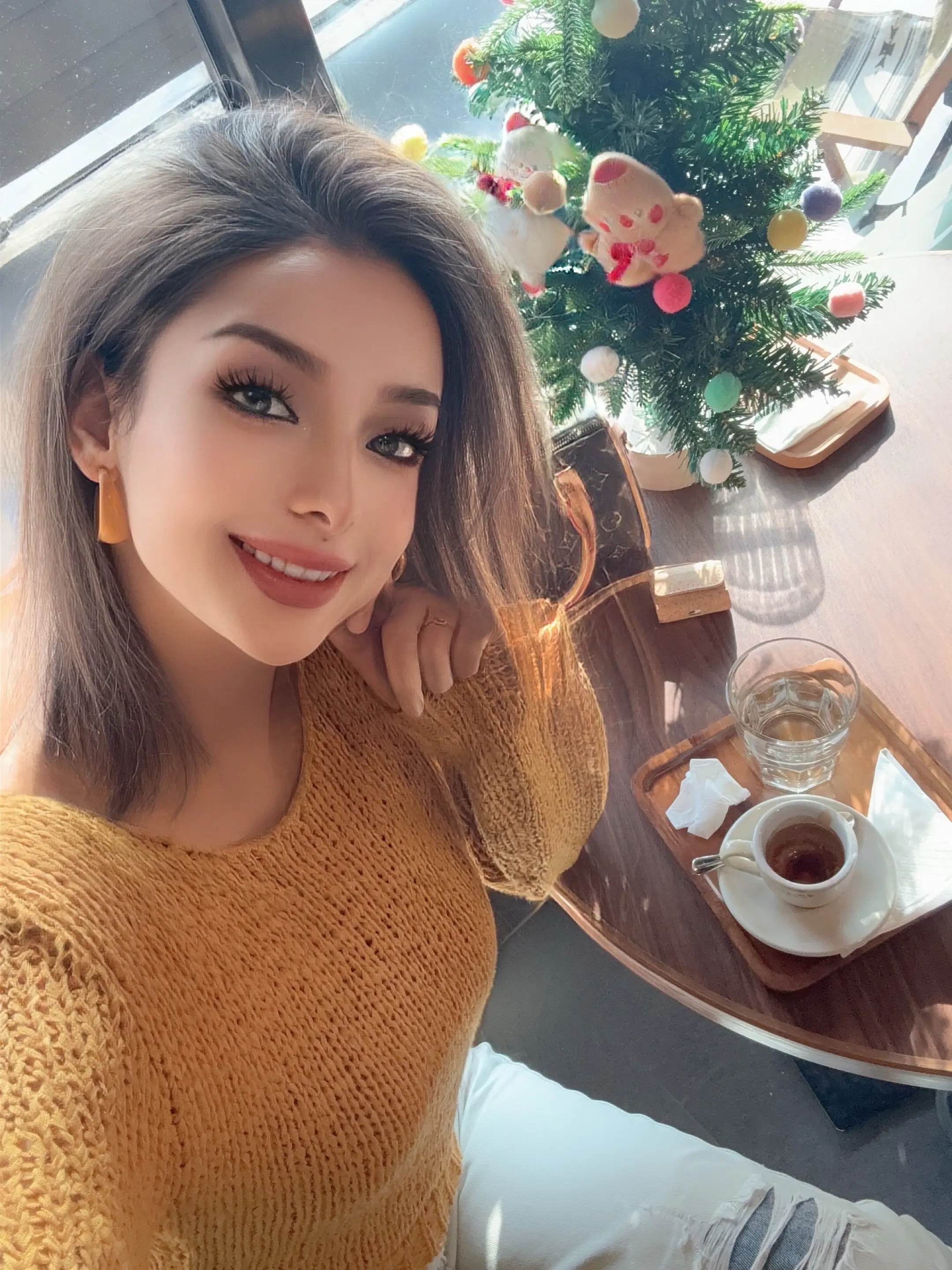 置顶自己的感受，去爱具体的生活. 比如 阳光☀️咖啡☕️