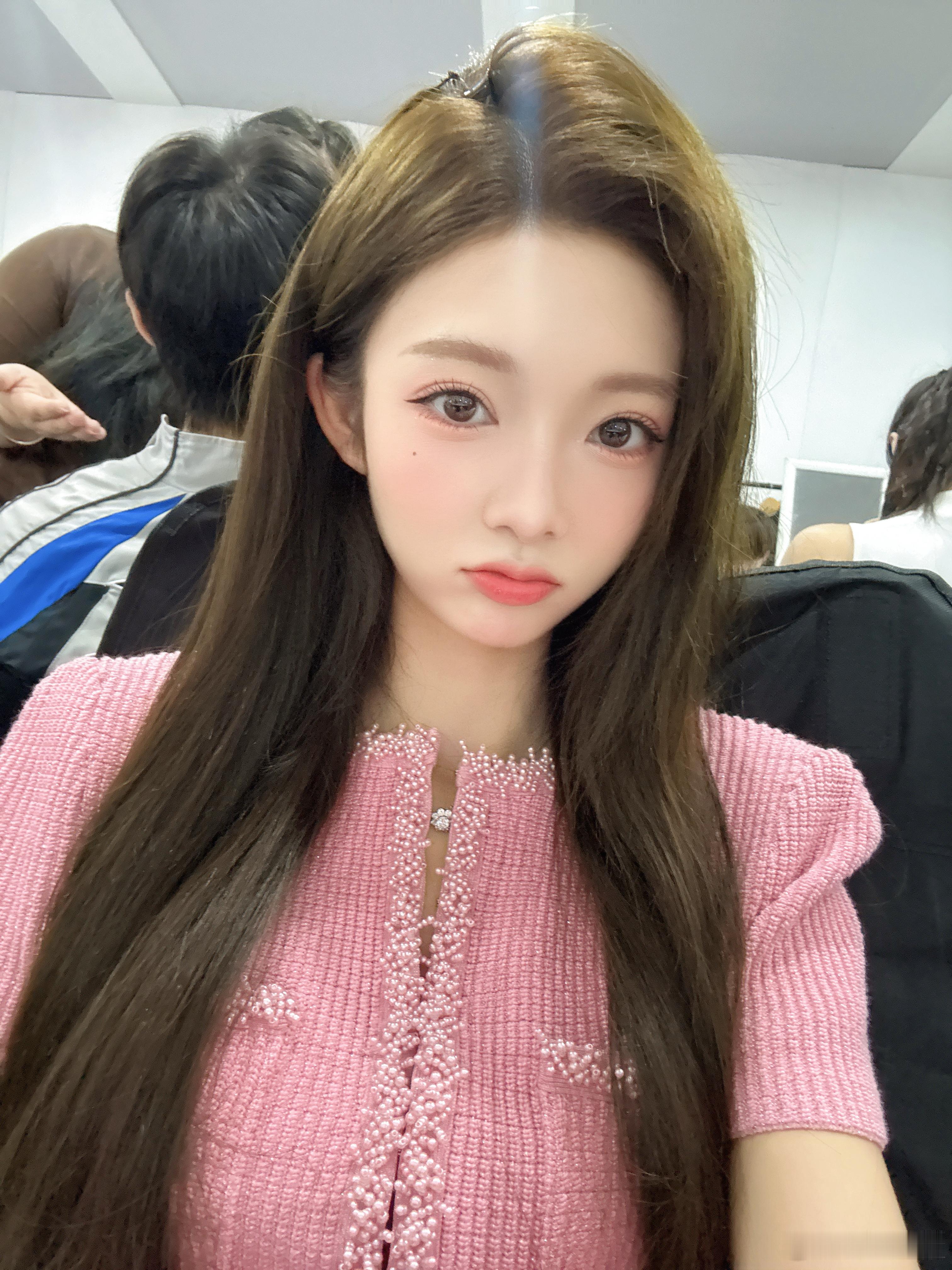 不要在意你身份证上多少岁，  你看上去多少岁，就是多少岁。 