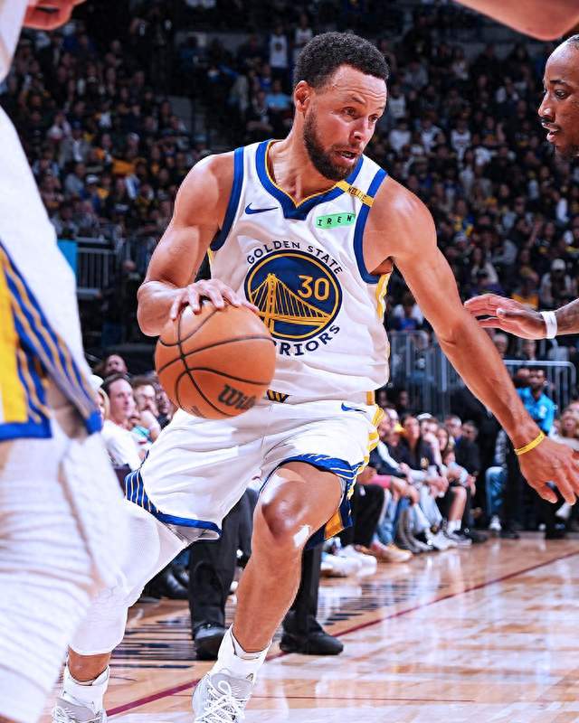 库里8中8创NBA神迹，勇士完胜掘金！伦德博格31+12刷爆纪录