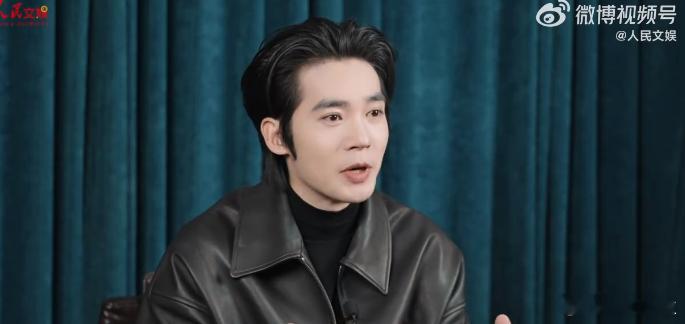 于适说竖是个很佛的人于适解读镖人竖的内心世界于适在表演上太注重细节了👏！他刻意