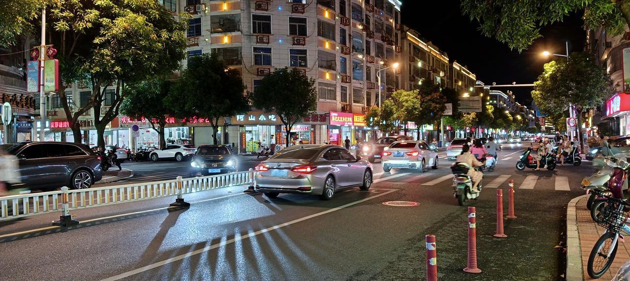 发一张你所在城市最美的夜景照片