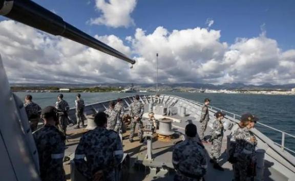 还以为中国要在南海跟美日韩掰手腕？这一局，中国换了玩法。第一步，跳出南海的缠斗；