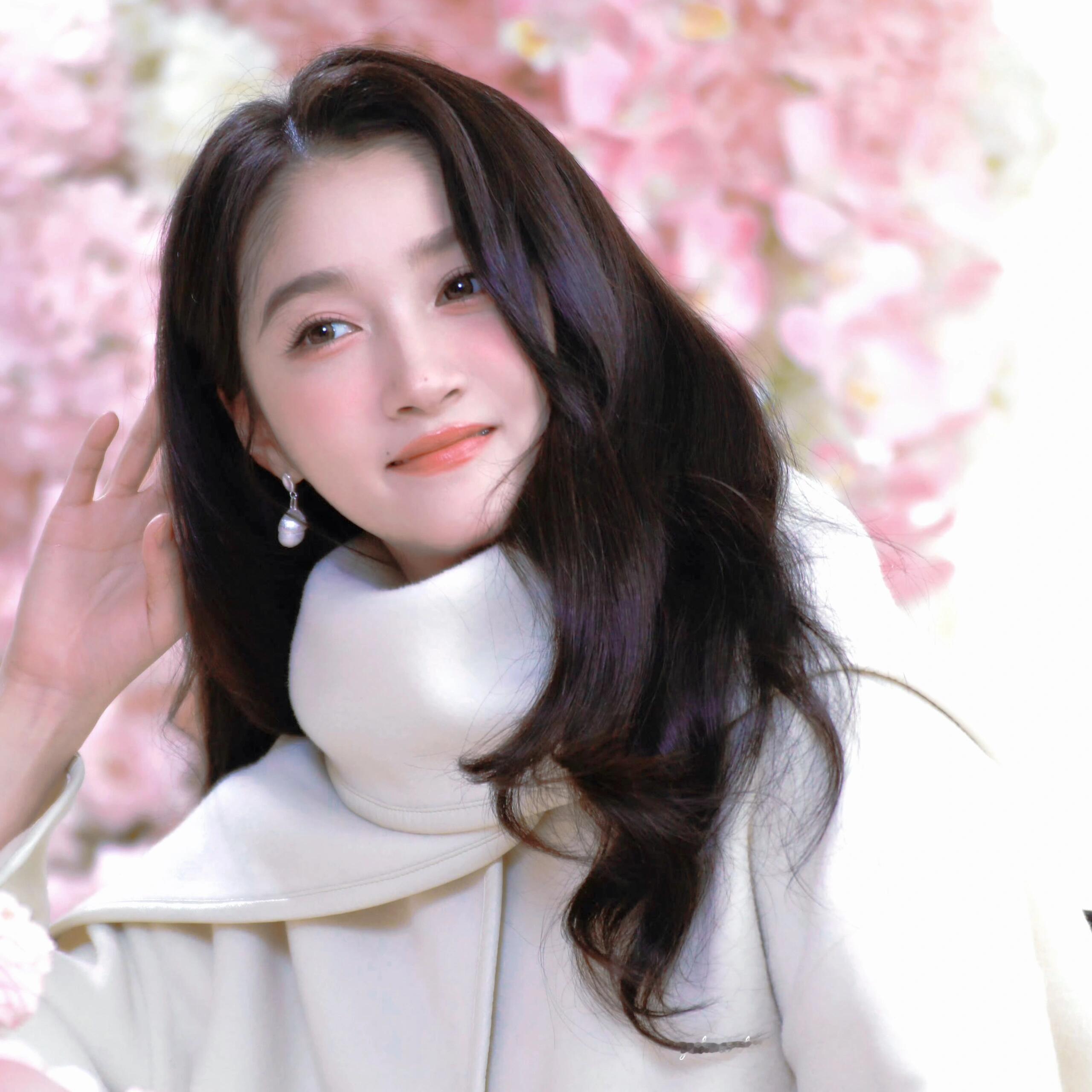 𝐒𝒉𝒂𝒓𝒆 | ‧₊˚ ᜊ 关晓彤头像 ᜊ ‧₊˚ 