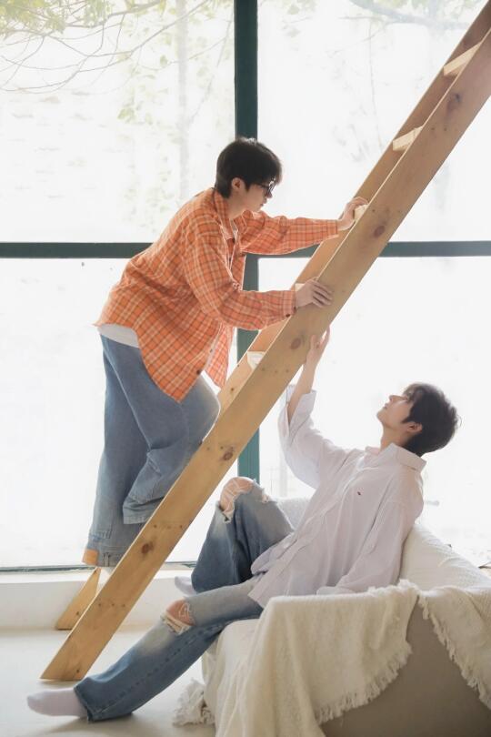 在武汉和室友拍到了宿命感合照！