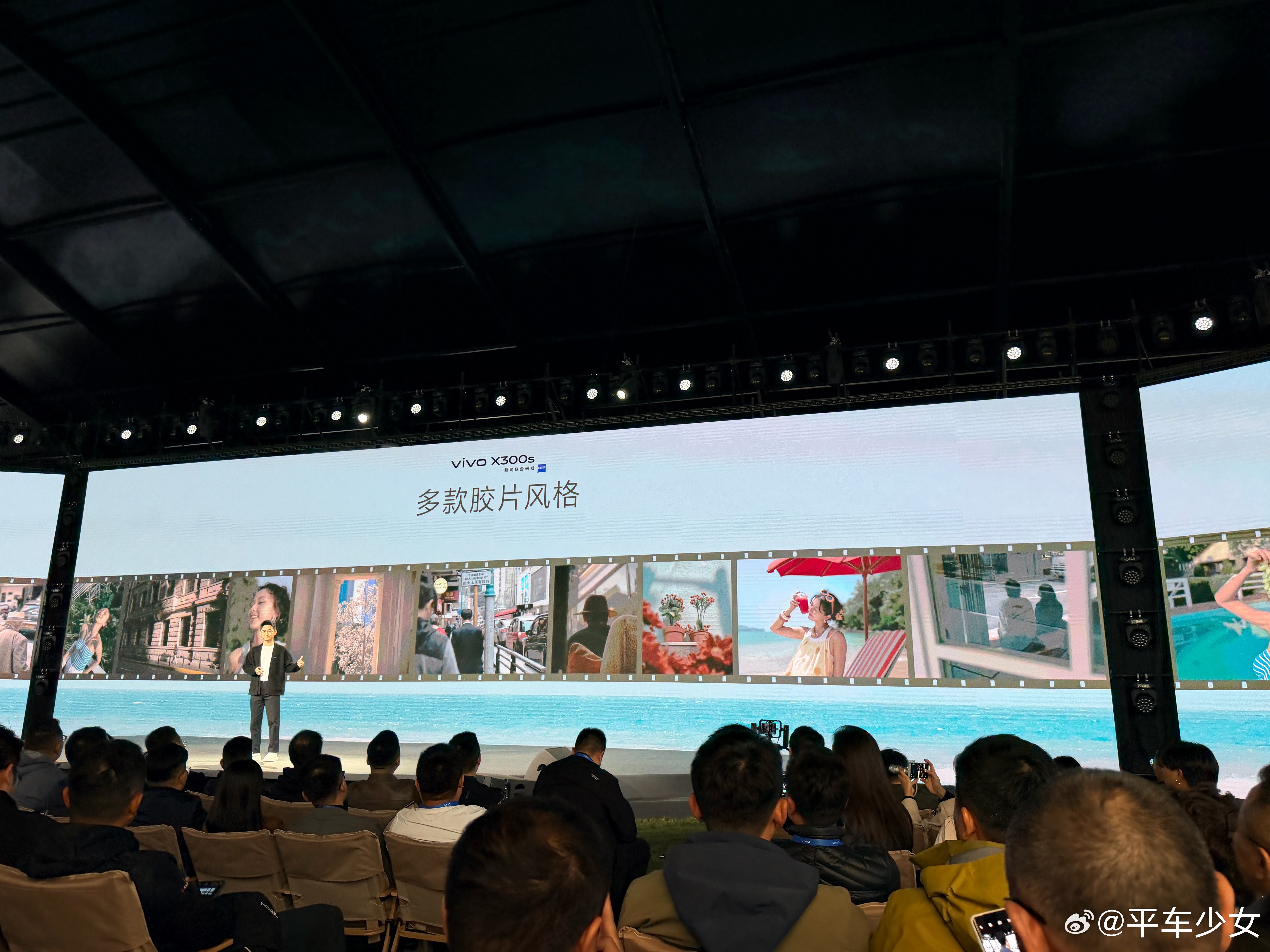 vivo X300s胶片绿、梦核紫这俩颜色巨好看，背板摸起来滑溜溜的，手感超舒服