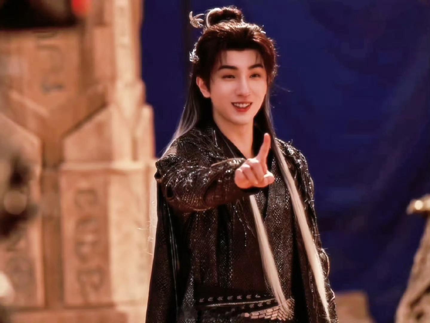 李宏毅笑起来好甜好可爱呀[舔屏][舔屏][舔屏] ​​​