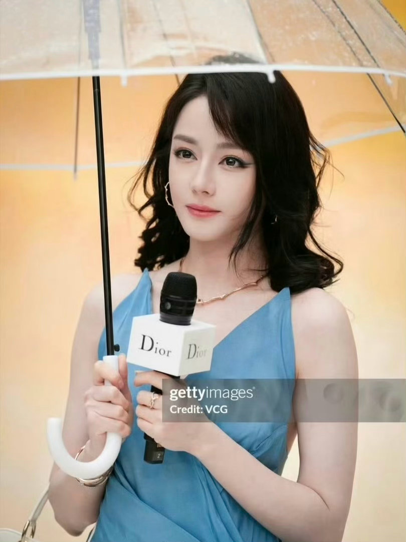杨紫、迪丽热巴 G社生图，90花top你pick谁的状态？ 