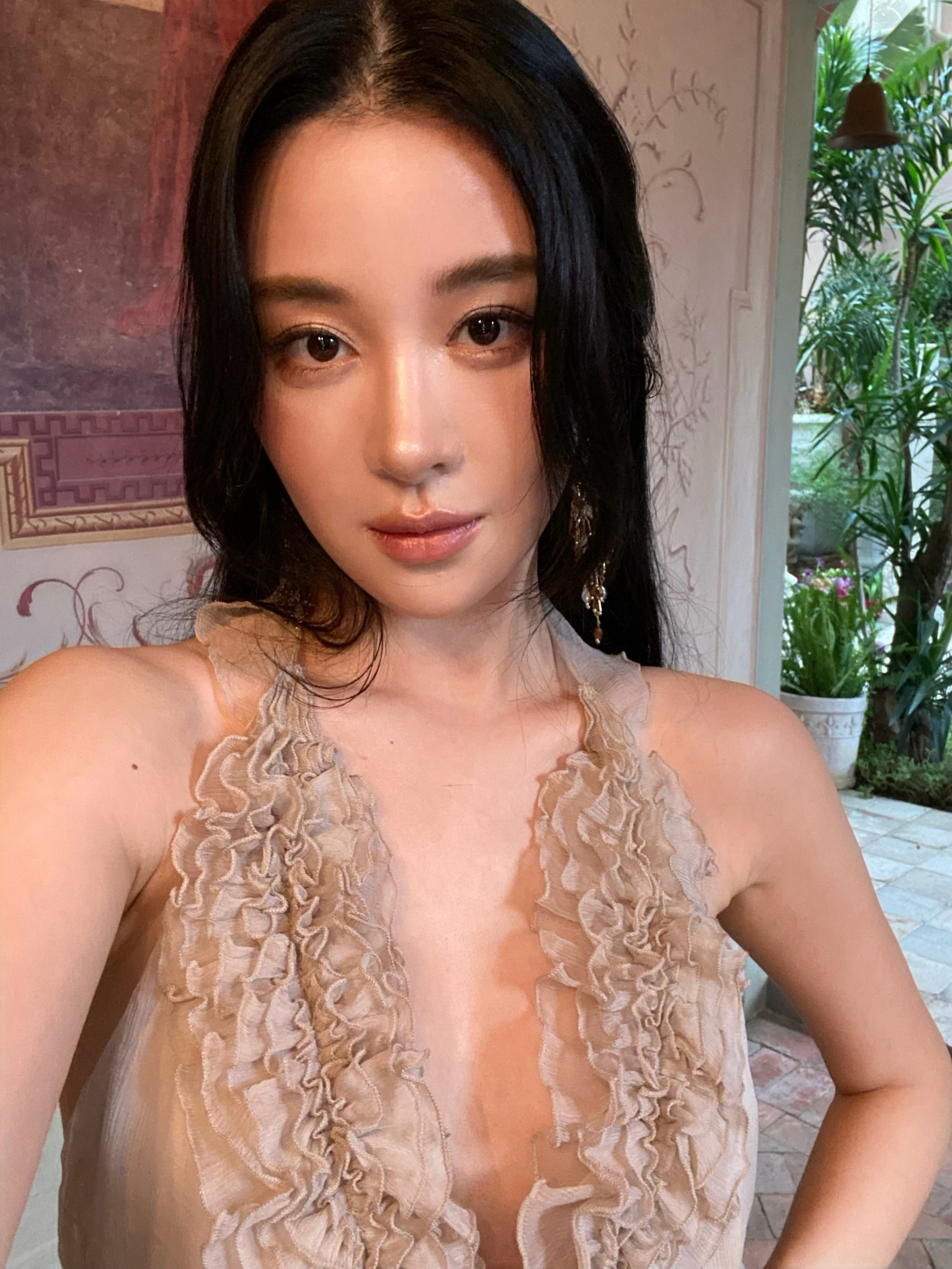 今天的妆拉丁美裔的感觉🩷很迷最近指甲油的颜色 ​​​
