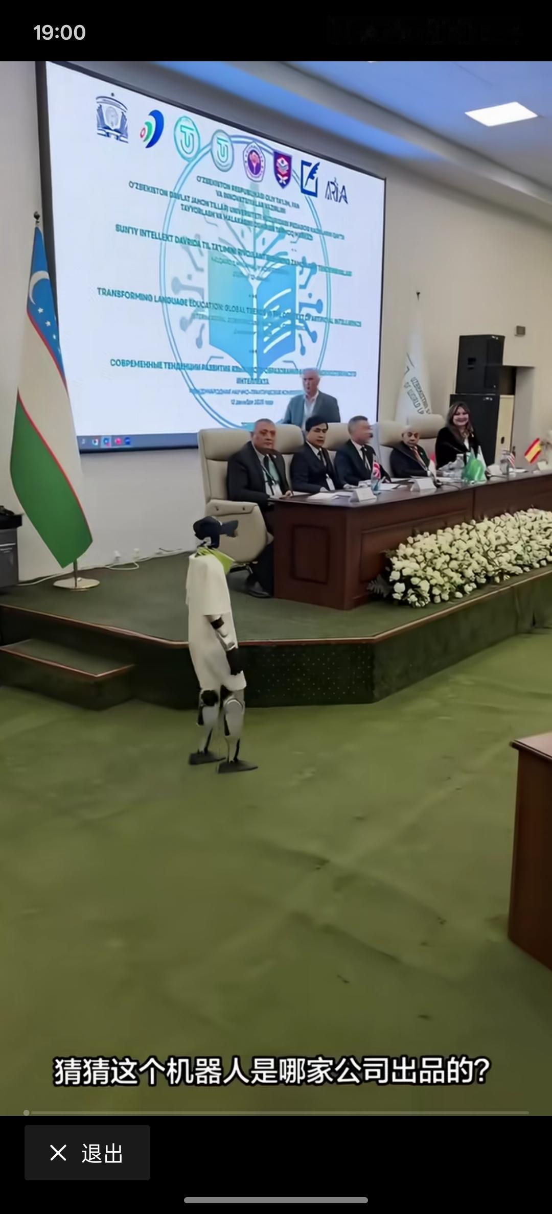 中国机器人在国外又开始秀场了，完全把老外眼睛都看惊呆了，没想到中国的机器人发展到