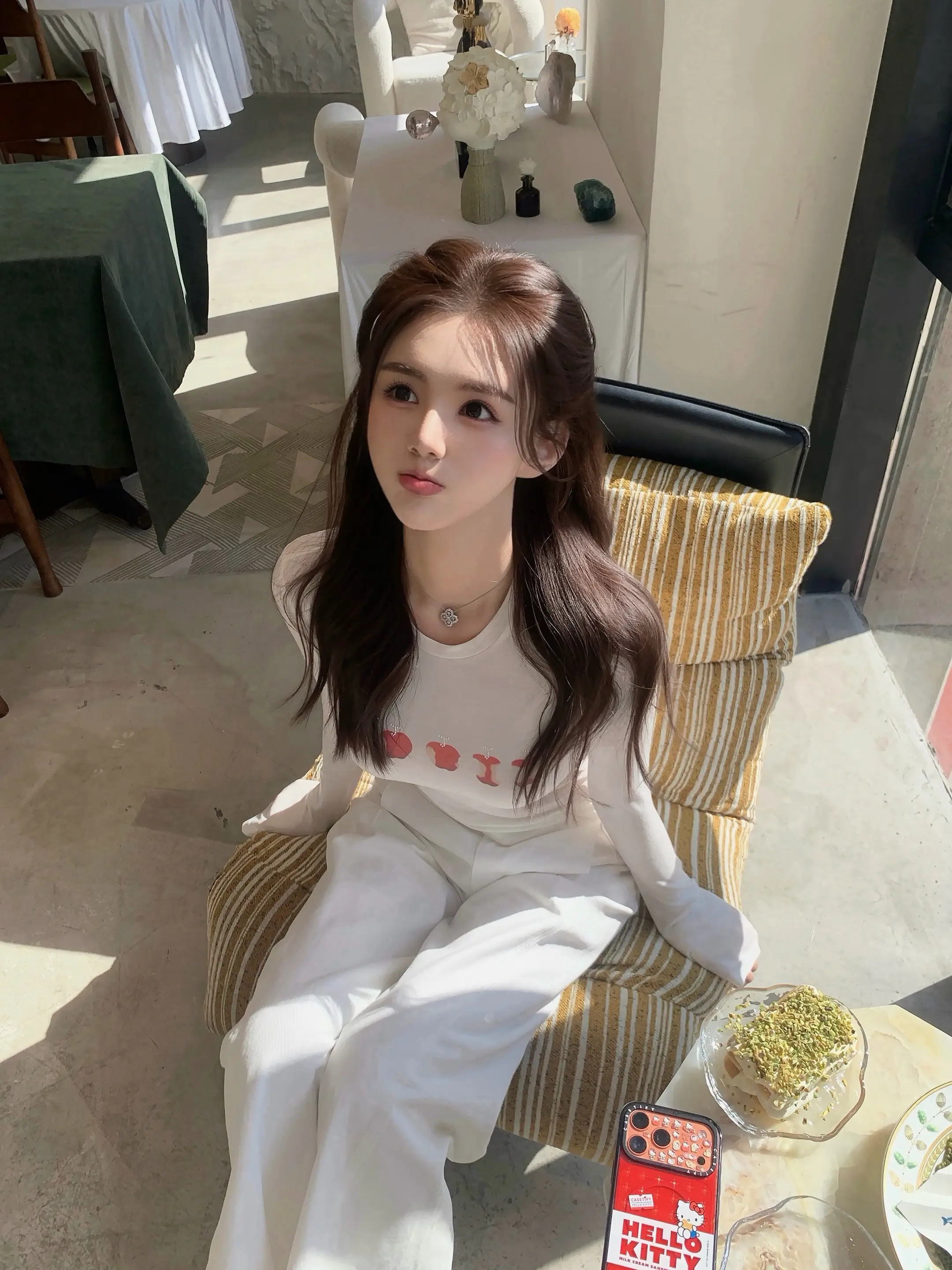 🤍/阳光照亮着你眼睛  不需要再多 也美丽