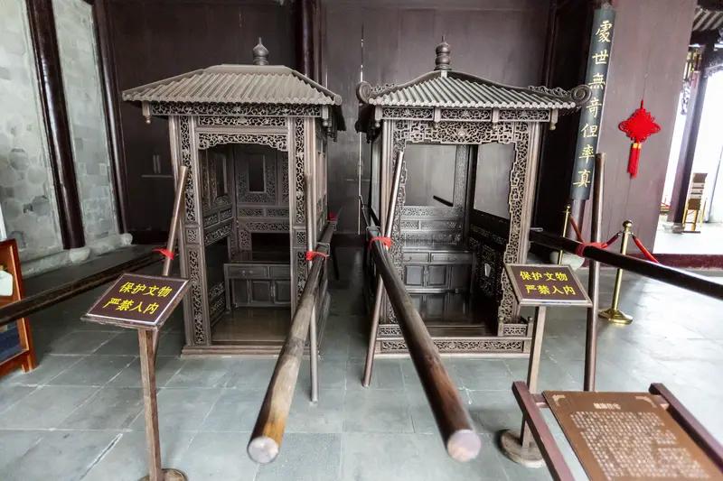 轿夫毒舌：一部清代官场行走图鉴
北京轿夫暗藏吐槽大师！四人抬轿分工成官场隐喻：前