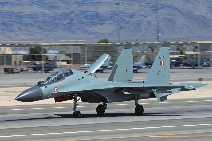 每天认识一件兵器 苏联/俄罗斯Su-30“侧卫”C战斗机机身长度：21.94米机