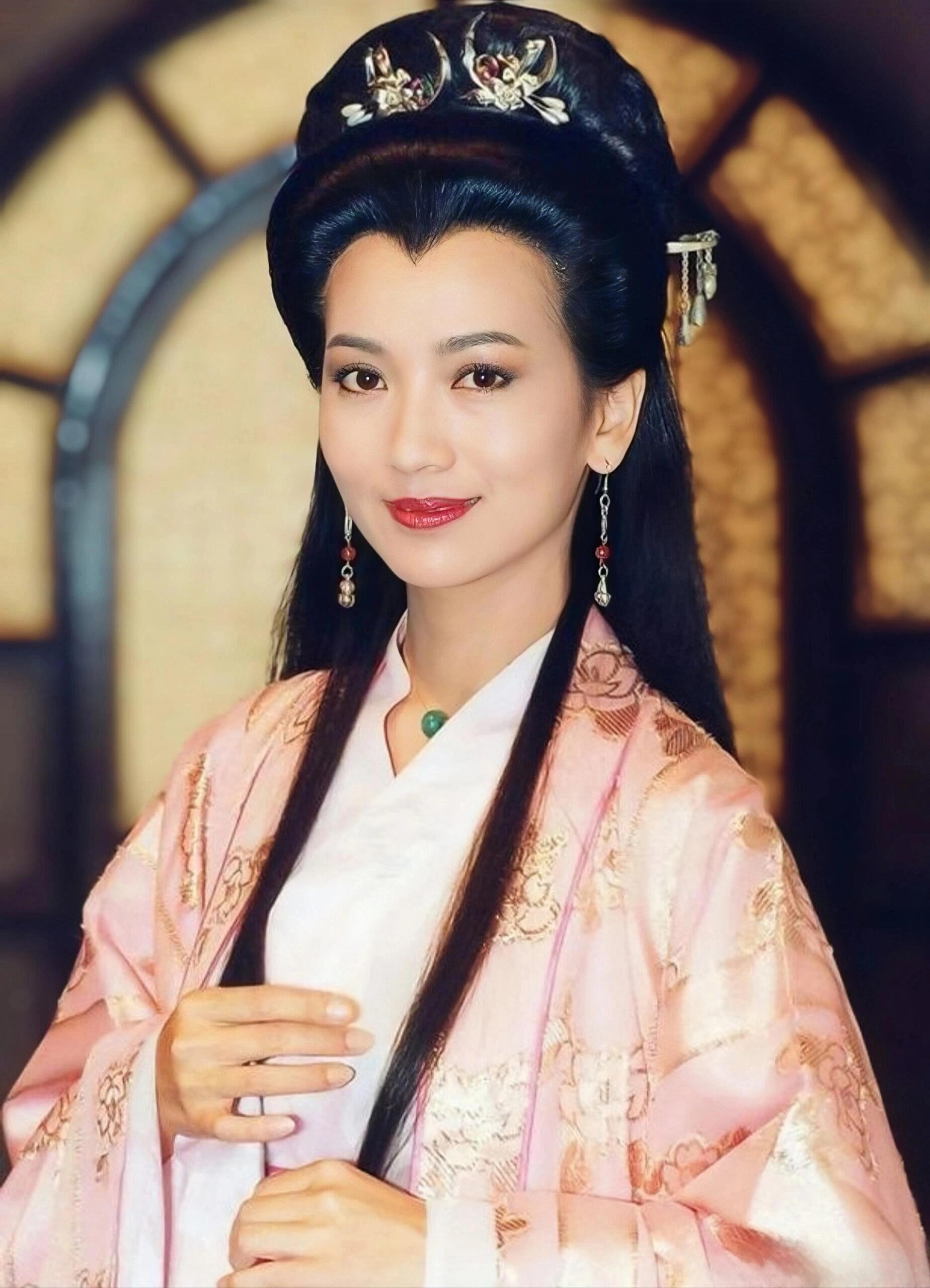 赵雅芝梦回当年的白素贞赵雅芝不老女神不是说说而已 一眼沦陷！赵雅芝活动路透仙气飘