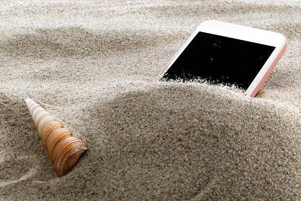 淮安两起手机丢失事件引关注：捡机者均将手机深埋，定位功能成寻回关键
 
近日，江