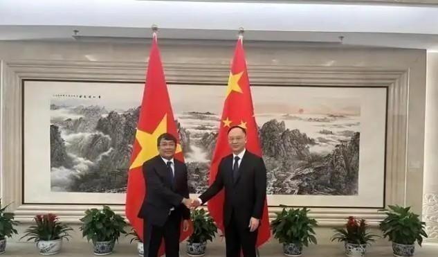 张召忠聊中越若再爆发冲突的结局，四个字戳破不少人的幻想：以卵击石。79年对越自卫