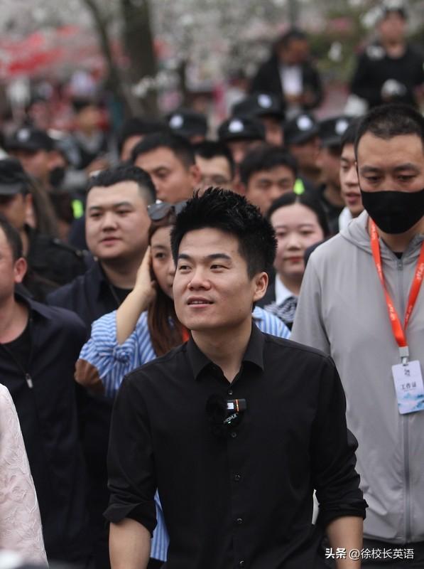 我们无需李亚鹏为董宇辉的捐款之事背书。董宇辉投身慈善捐款，本就是出于内心的真诚，