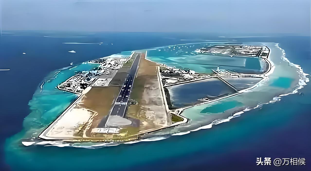 在印度洋深处，有一个被美英控制的小岛，叫迭戈加西亚。
阴谋论者说，马航波音飞机M