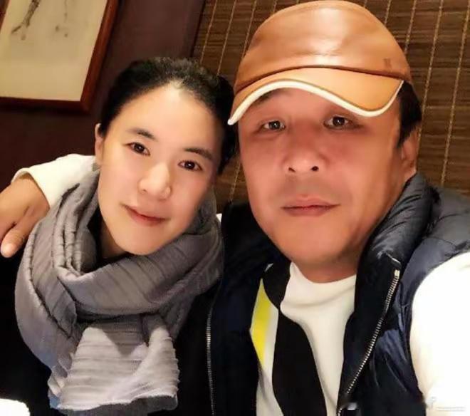 王楠被富豪老公宠溺 20 载，生活奢靡。那手戴帝王绿翡翠，价值不菲，真如传言能抵