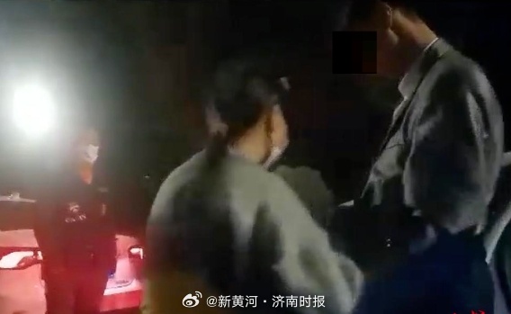 【#贩婴中介称最近每月都成功两例#】#贩婴中介称今年已贩售十余个婴儿# 10月1