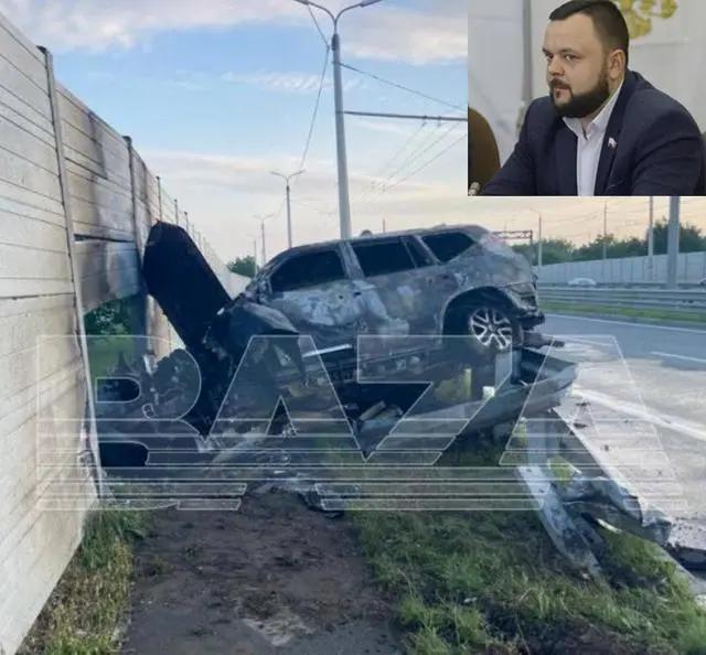 6月19日凌晨，俄军控制下的克里米亚辛菲罗波尔，一辆丰田陆地巡洋舰发生爆炸，车上