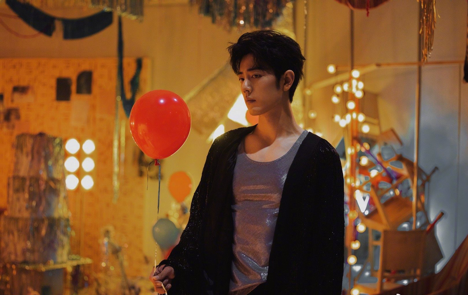 #肖战33岁生日照# 祝33岁生日快乐。期待电影《射雕英雄传:侠之大者》、《得闲