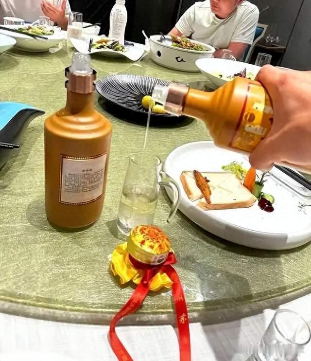 茅台只剩下一半的人也不再有人去阻止了：现在的年轻人已经可以