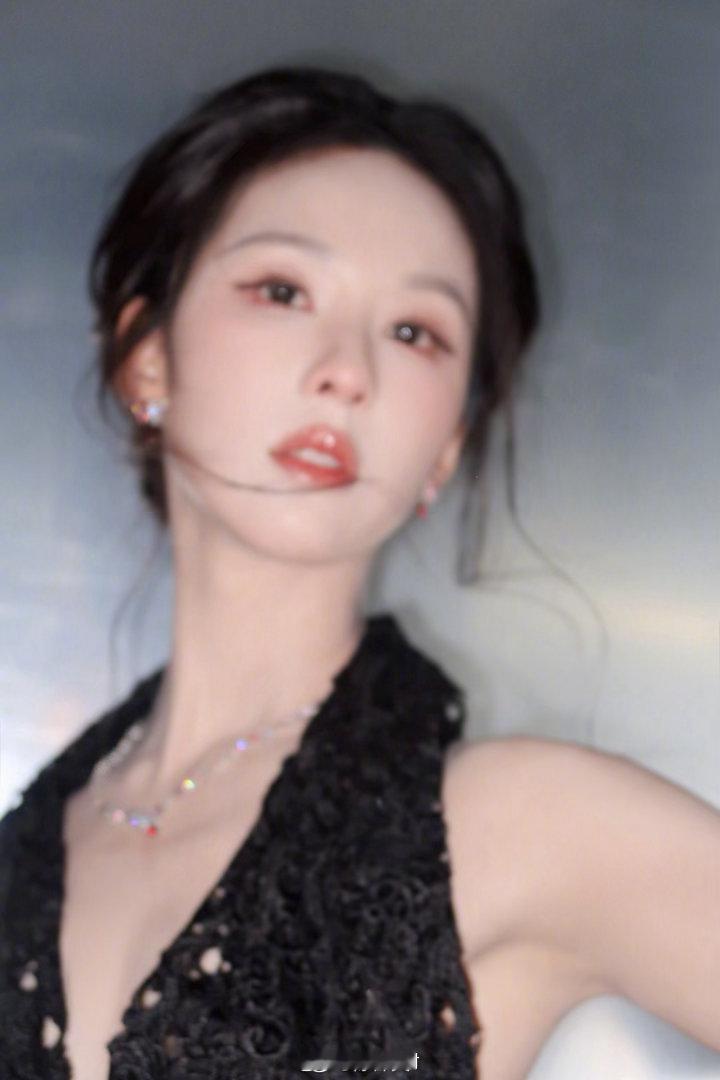 陈都灵 