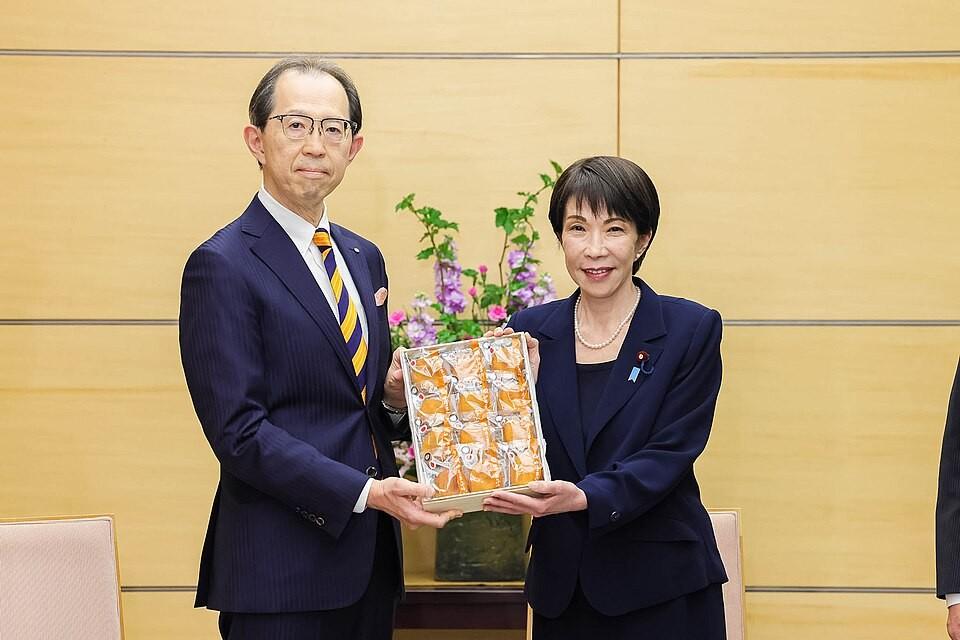 10月16日，高市早苗在参议院预算委员会的质询当中，公开表示自己将会出席11月在