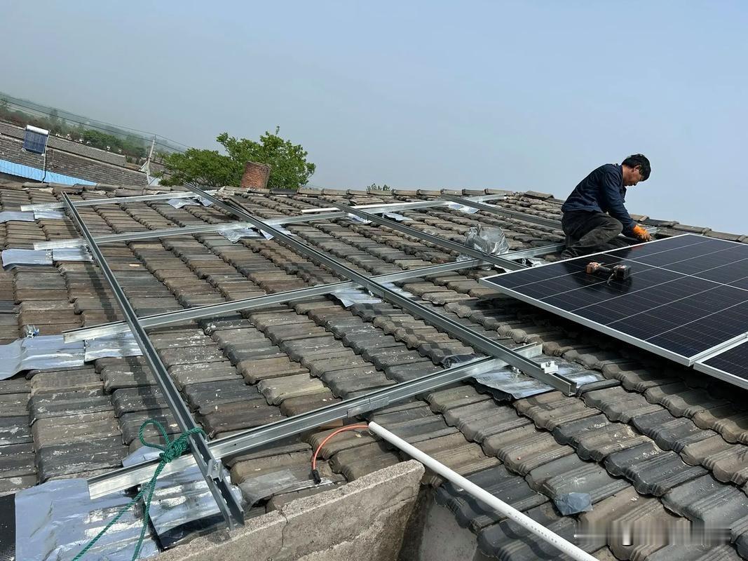 农村屋顶光伏是“绿色宝藏”还是“阳光陷阱”？
——多地曝光骗局套路，农户签约前务