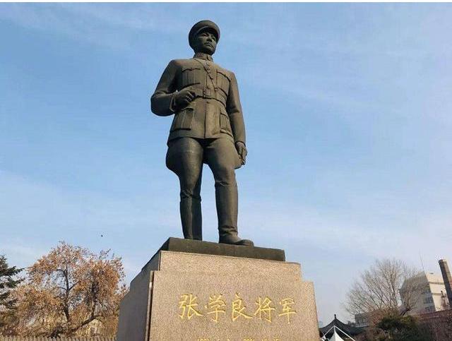 今日我想洗白不抵抗将军张学良同志。
九一八事件不管是谁镇守东北，最终的结局都会丢
