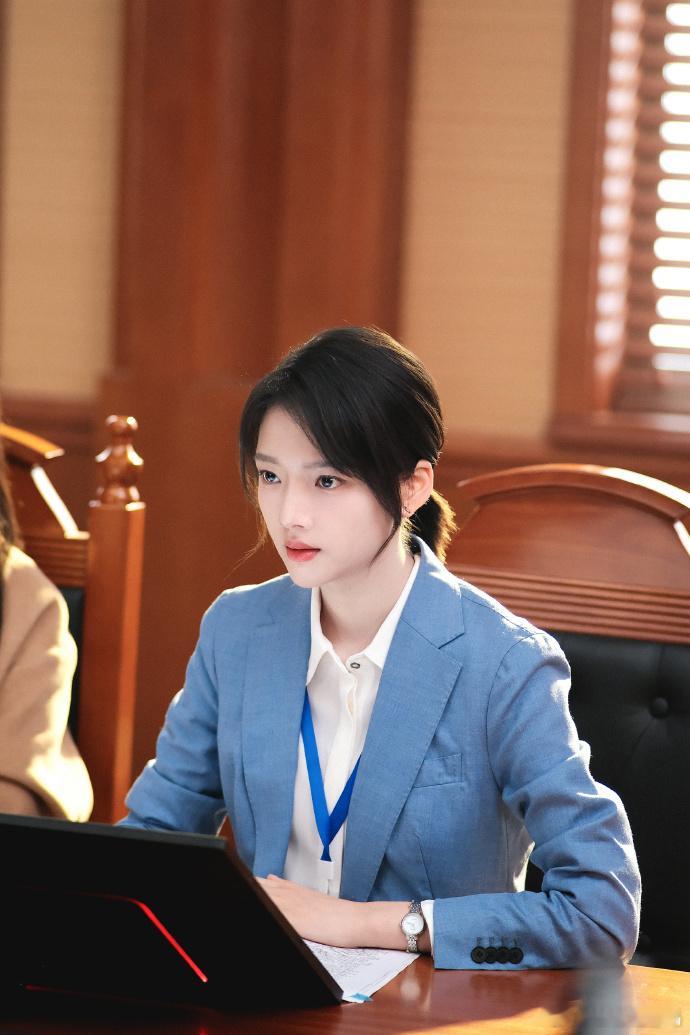 任敏发长文告别秦睿 任敏的收官长文让我对秦睿的喜欢又多了一层！她懂秦睿的“野草”