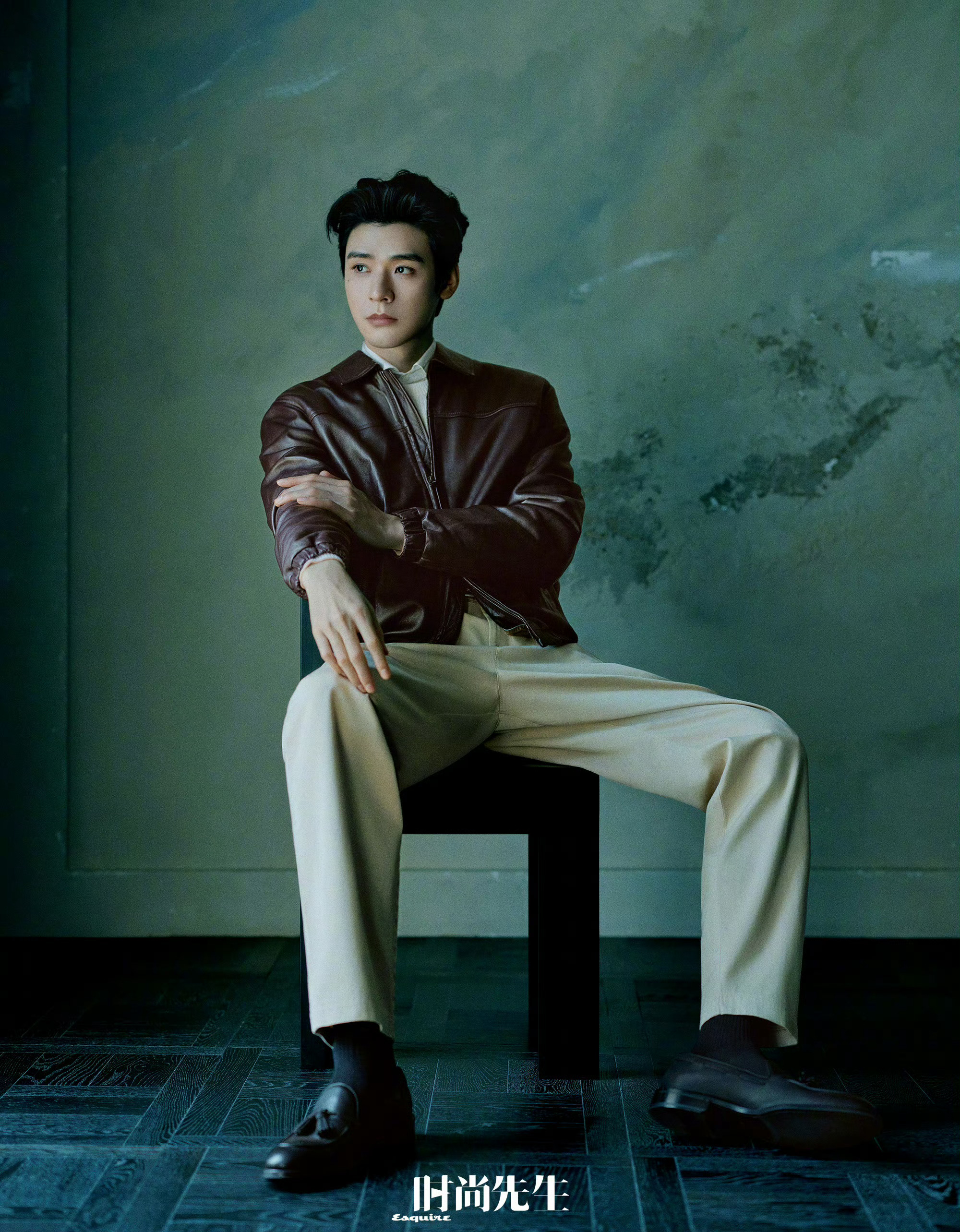龚俊解锁时尚先生创刊30周年封是第三位坐镇周年封的实力男星龚俊金九一月7封，还是